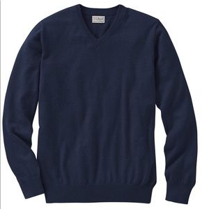 L.L. Bean Men's V-Neck Cotton Sweater in Medium